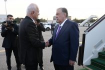 Президент Республики Таджикистан Эмомали Рахмон прибыл с рабочим визитом в город Баку Азербайджанской Республики