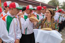 Молодёжь Турсунзаде, получив водительские удостоверения, отправилась на военную службу