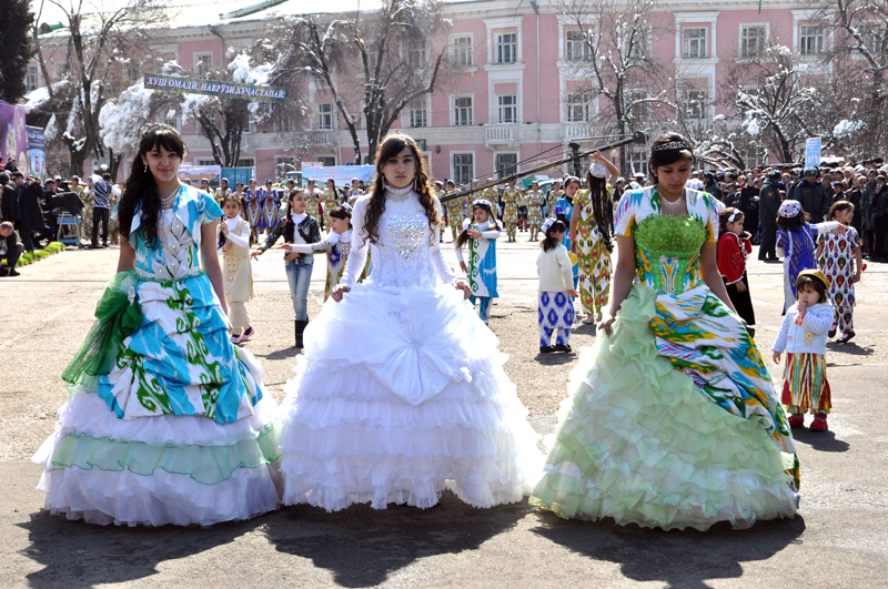 Шеъри наврузи. Маликаи Навруз. Навруз в Таджикистане. Свадебные платья города Турсунзаде. Турсунзаде Навруз.