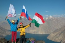 ҚУЛЛАЕ АНДАР ҚАТОРИ САД ҲАЗОРОН ҚУЛЛАҲО… Аз панҷ се қуллаи баландтарини ҷаҳон дар кӯҳҳои Тоҷикистон ҷойгиранд