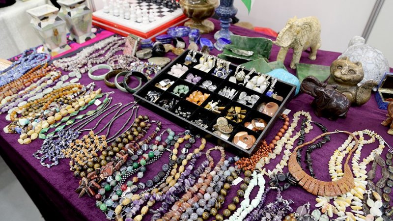 Где можно купить в душанбе. Сувениры из Таджикистана. Таджикские сувениры. Таджикские национальные сувениры. Подарки из Таджикистана.