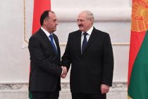 Маҳмадшариф Ҳақдод  ба Президенти Ҷумҳурии Беларус Александр Лукашенко Эътимоднома супорид
