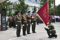 Хатмкунандагони Донишкадаи олии сарҳадӣ барои ҳимояи марзу буми Тоҷикистон сина сипар мекунанд