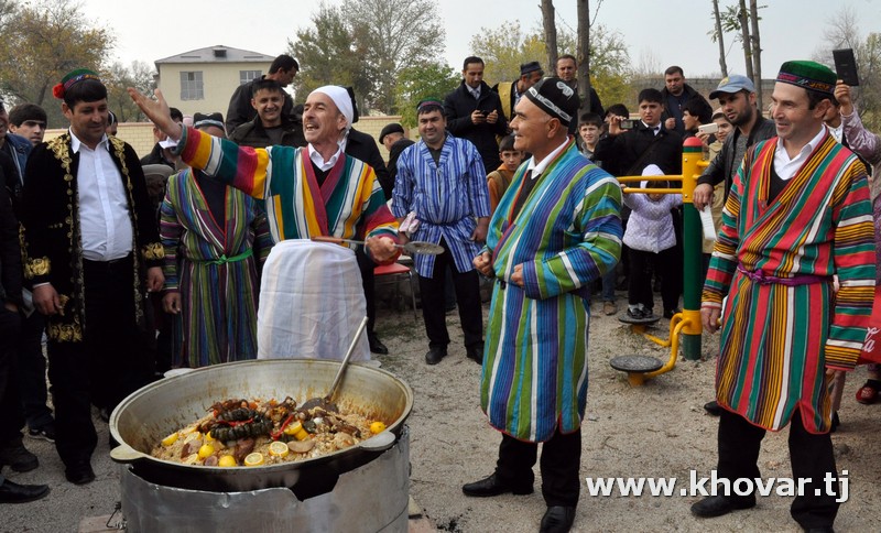 Оши душанбе. Блюда на Навруз в Таджикистане. Навруз Ош. День плова Таджикистан. Плов для Навруза в Таджикистане.