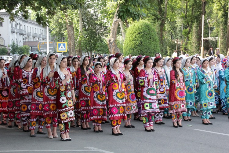 Дар Душанбе Фестивали «Сад ранги чакан» баргузор гардид