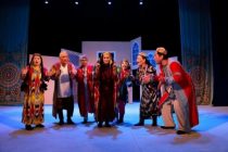 Мазҳакаи  «Табиби паррон» дар Фестивали 8-уми байналмилалии театрҳои касбии Осиёи Миёна иштирок мекунад