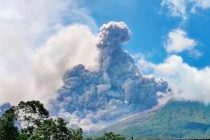 Дар ҷазираи Яваи Индонезия вулқони Мерапи ба амал омад