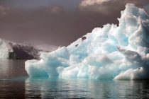 Таҳқиқот: сипари яхпӯши Гренландия ба нуқтаи бебозгашт наздик аст