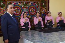 Пешвои миллат Эмомалӣ Раҳмон дар ноҳияи Мастчоҳ коргоҳи дӯзандагии «Ёсуман»-ро мавриди истифода қарор доданд