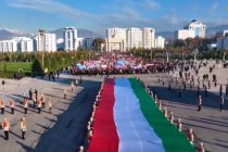 Парчами давлатии Тоҷикистон бо ҳадафи сулҳу оштӣ ва ҳамзистии осоишта ҷавлон мезанад