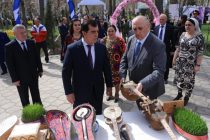 Роҳиоҳанчиёни тоҷик  Ҷашни байналмилалии Наврӯзро бо суннатҳои наврӯзӣ истиқбол гирифтанд