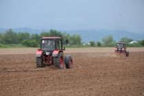 Дар ноҳияи Деваштич шудгори заминҳо оғоз гардид