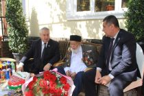 Дар Хатлон ба иштирокчии Ҷанги дуюми ҷаҳонӣ туҳфаҳои моддию молиявӣ тақдим карда шуд