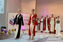 Дар Санкт-Петербург коллексияи либосҳои донишҷӯёни Донишкадаи давлатии санъати тасвирӣ ва дизайни Тоҷикистон намоиш дода шуд