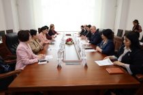 Раиси Маҷлиси намояндагон бо роҳбарони ҳайатҳои Форуми «Муколамаи занони Осиёи Марказӣ» мулоқот намуд