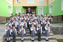 Президенти Ҷумҳурии Тоҷикистон Эмомалӣ Раҳмон дар ноҳияи Шуғнон Муассисаи таҳсилоти томактабии №3 бо номи Пайравони Пешворо мавриди истифода қарор доданд