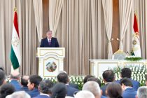 Сарвари давлат Эмомалӣ Раҳмон бо роҳбарону фаъолони ноҳияи Роштқалъа мулоқот намуданд