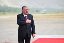 Пешвои миллат Эмомалӣ Раҳмон пас аз анҷоми сафари корӣ дар Вилояти Мухтори Кӯҳистони Бадахшон ба шаҳри Душанбе баргаштанд