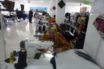 Соли 2025 коргоҳи дӯзандагии «Чевар» 45 ҳазор либоси мактабӣ истеҳсол менамояд