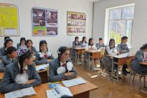 Дар назди муассисаҳои таълимии ноҳияи Ванҷ синфхонаҳои иловагӣ ба истифода дода шуд