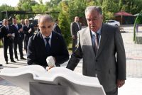 Сарвари давлат Эмомалӣ Раҳмон дар ноҳияи Синои шаҳри Душанбе марҳилаи дуюми муассисаи таълимии хусусии «Ҳоризон»-ро ифтитоҳ намуданд