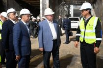 Сарвари давлат Эмомалӣ Раҳмон дар НБО «Роғун» бо ҷараёни корҳои сохтмонӣ дар нақби сохтмонии қабати чорум шинос шуданд