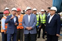 Сарвари давлат Эмомалӣ Раҳмон бо ҷараёни корҳои сохтмонӣ дар сарбанди НБО «Роғун» шинос шуданд