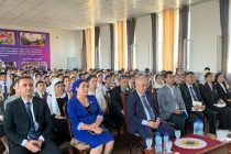 Дар ноҳияи Ёвон хонандагону омӯзгорон суханронии Сарвари давлатро ба муносибати Рӯзи дониш ва Дарси сулҳ тамошо карданд