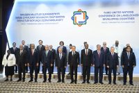 Президенти Ҷумҳурии Тоҷикистон Эмомалӣ Раҳмон дар маросими истиқболи расмии роҳбарони давлатҳо ва ҳайатҳои Конфронси сеюми СММ оид ба кишварҳои рӯ ба тараққии маҳсур дар хушкӣ иштирок намуданд