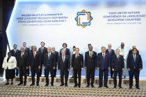 Президенти Ҷумҳурии Тоҷикистон Эмомалӣ Раҳмон дар маросими истиқболи расмии роҳбарони давлатҳо ва ҳайатҳои Конфронси сеюми СММ оид ба кишварҳои рӯ ба тараққии маҳсур дар хушкӣ иштирок намуданд