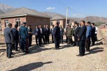 Сарвазири Тоҷикистон Қоҳир Расулзода бо бунёди хонаҳои истиқоматӣ дар ноҳияҳои Тоҷикободу Рашт  шинос гардид