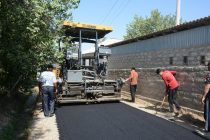 ОБОДОНӢ ДАР ДЕҲОТ. Роҳи деҳаи Меҳргони ноҳияи Ҷаббор Расулов мумфарш карда мешавад