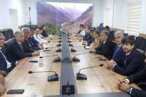 Кормандони Кумита оид ба таҳсилоти ибтидоӣ ва миёнаи касбӣ суханронии Сарвари давлатро ба муносибати Рӯзи дониш  якҷоя тамошо намуданд
