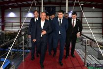 Ҳайати парлумонии Қирғизистон бо фаъолияти корхонаи истеҳсоли об ва нӯшокиҳои газдори «Сиёма» шинос шуд