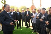 Сарвари давлат Эмомалӣ Раҳмон дар ноҳияи Файзобод аз хоҷагии деҳқонии Чаноро дидан намуданд