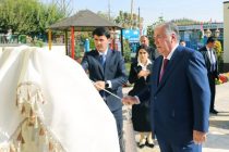 Пешвои миллат Эмомалӣ Раҳмон дар деҳаи Рахшонзамини ноҳияи Данғара бинои Муассисаи томактабии «Шукрона»-ро мавриди истифода қарор доданд