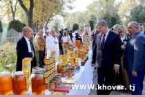 АСАЛ ДАВОИ ДАРД. Имрӯз дар Душанбе «Фестивали занбӯрпарварон, намоиш ва фурӯши асал» баргузор гардид