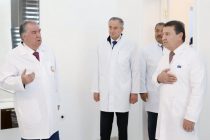 Сарвари давлат Эмомалӣ Раҳмон дар деҳаи Раҳмониёни ноҳияи Данғара бинои нави Маркази саломатиро ба истифода доданд