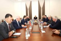Файзалӣ Идизода бо раисони кумитаҳо, комиссияҳои мудофиа ва амнияти парламентҳои давлатҳои СААД мулоқот намуд
