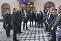 Сарвазири Тоҷикистон Қоҳир Расулзода дар ноҳияҳои Абдураҳмони Ҷомӣ ва Дӯстӣ бо корҳои ободонию созандагӣ ва саривақт ҷамъоварӣ намудани ҳосили пахта шинос шуд