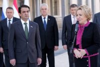 Рустами Эмомалӣ ва Валентина Матвиенко ба  «Мактаби таҳсилоти миёнаи умумии ба номи Ю.А. Гагарини шаҳри Душанбе»  ташриф оварданд