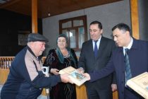 Туҳфаи Пешвои миллат — «Шоҳнома»-и безаволи Абулқосим Фирдавсӣ ба ноҳияи Айнӣ расид