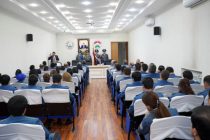 Дар Хадамоти гумрук бахшида ба Рӯзи Парчами давлатии Тоҷикистон маҷлиси тантанавӣ баргузор шуд