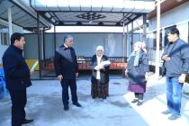 Туҳфаи Пешвои миллат- «Шоҳнома»-и Ҳаким Фирдавсӣ ба собиқадорони меҳнати ноҳияи Кӯшониён тақдим карда шуд