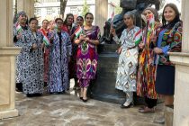 Бонувони  Академияи миллии илмҳо бахшида ба Рӯзи Парчами Тоҷикистон  иқдоми тарғиботӣ гузарониданд