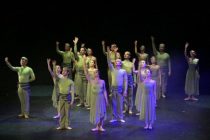 Ҳайати ҳунарии Театри давлатии академии опера ва балет дар Операи Рим ҳунарнамоӣ менамояд