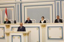 Дар Парлумон ба муносибати Рӯзи Парчами давлатии Ҷумҳурии Тоҷикистон ҳамоиши идона баргузор шуд