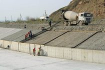 Дар соҳили дарёҳои шаҳри Ваҳдат корҳои соҳилмустаҳкамкунӣ ҷараён доранд