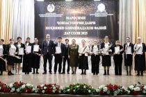 Дар ноҳияи Шоҳмансур 34 омӯзгор ва 697 хонандаи фаъол қадрдонӣ гардиданд