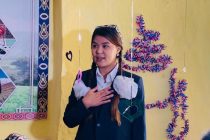 Ба тарбиятгирандагони Мактаб-интернати ноҳияи Қубодиён туҳфаҳои Президенти Тоҷикистон тақдим гардиданд